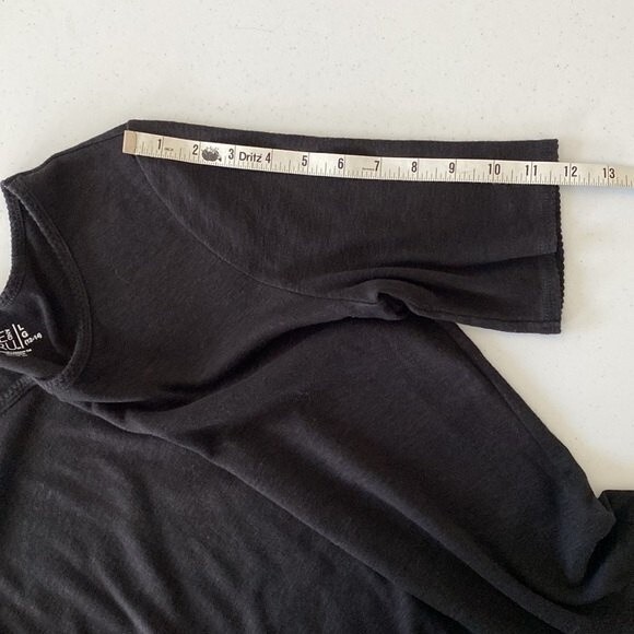 TIME and TRU Short Sleeve Scoop Neck Top Scallop Detail Stretchy Knit Neutral - Picture 13 of 14